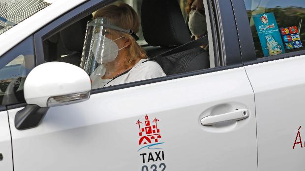 El confinamiento deja un agujero del 85 por ciento en la facturación de los taxistas andaluces