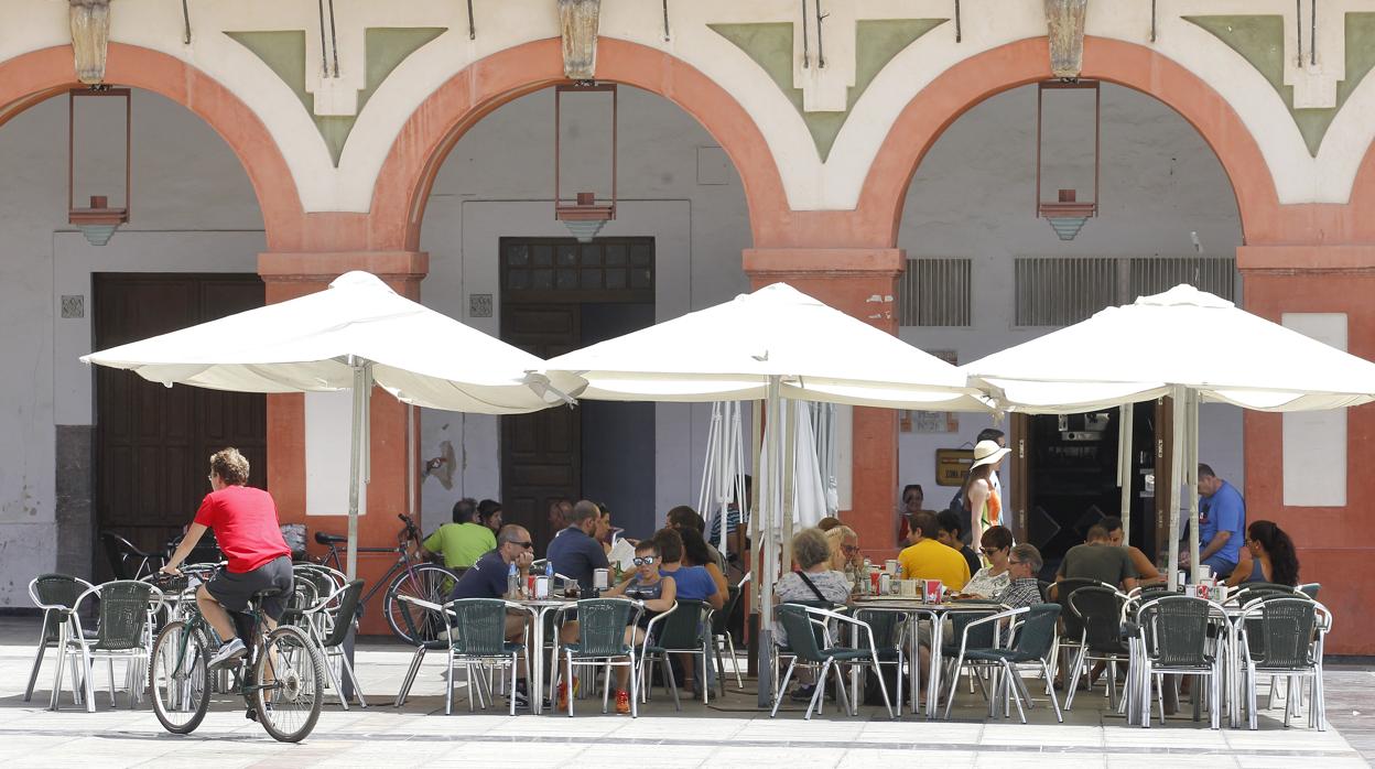 Veladores en la plaza de la Corredera de Córdoba