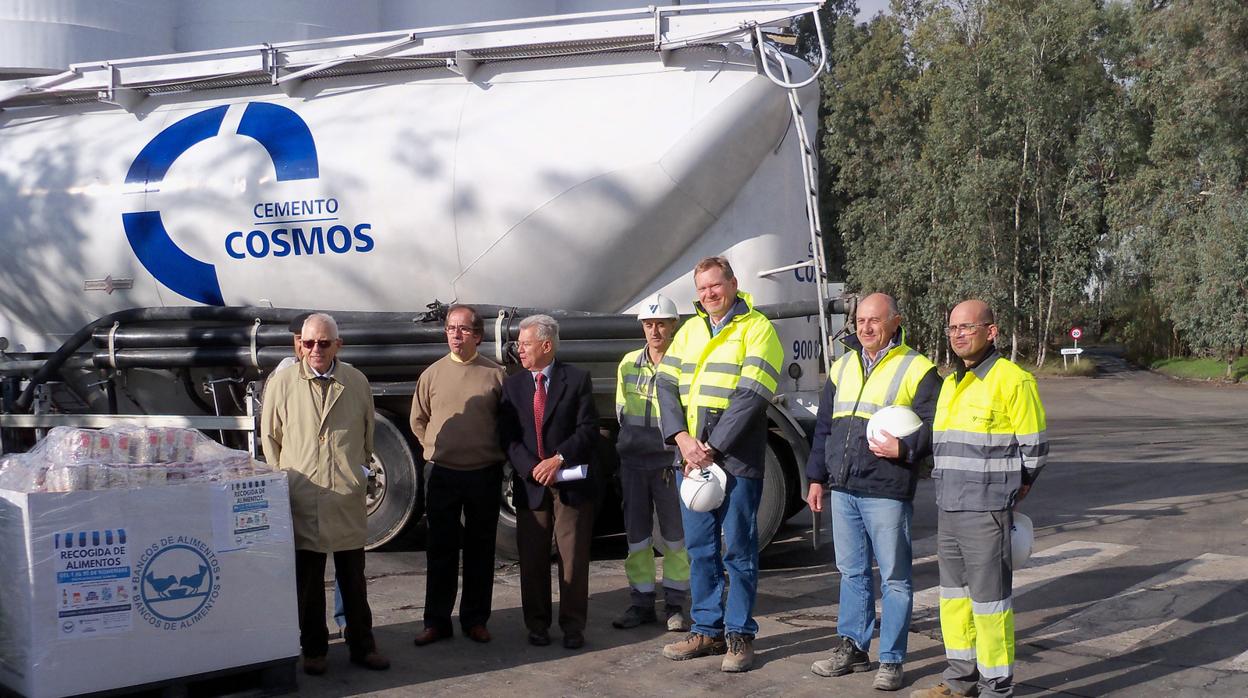 Cosmos, el comité de empresa y sus trabajadores donan 10.000 euros en Córdoba para paliar la crisis