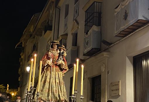 La Virgen de Araceli es trasladada por sorpresa a la parroquia de San Mateo durante la madrugada