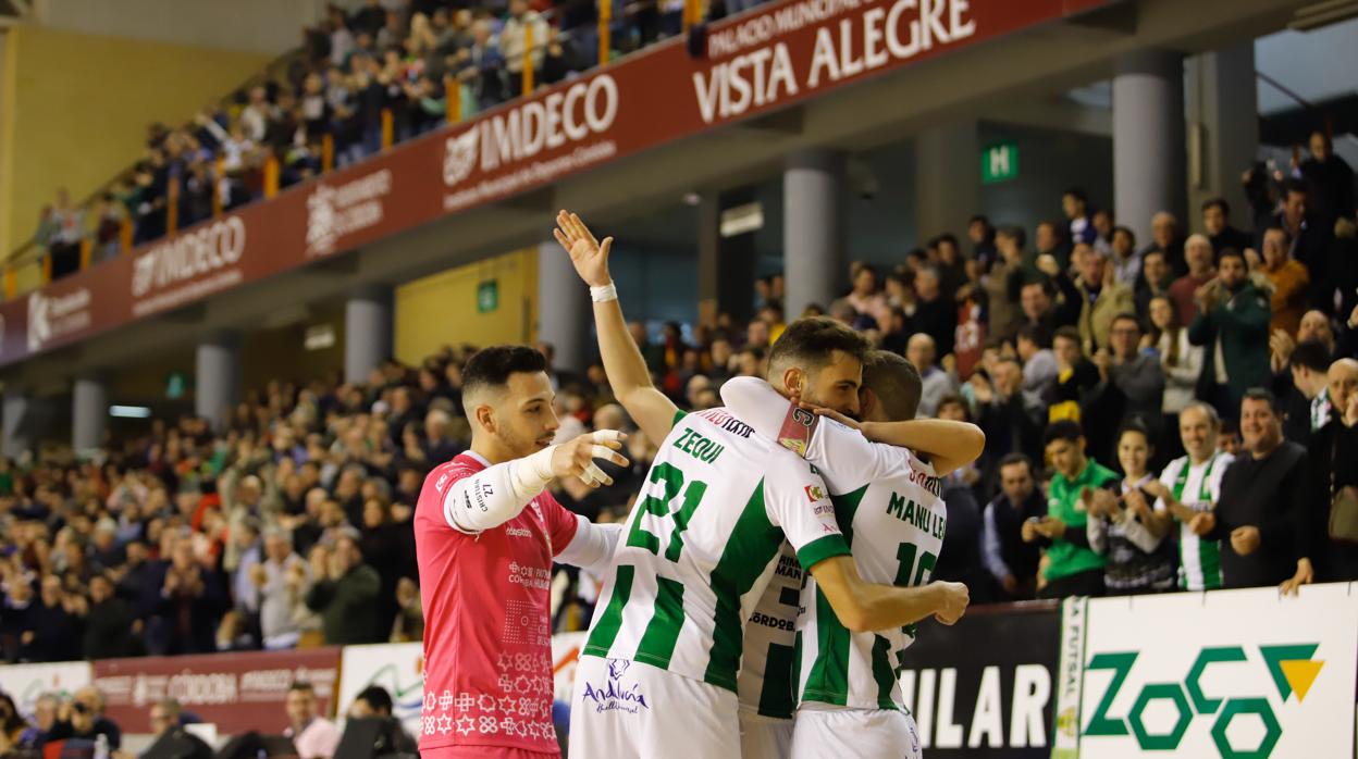 Los jugadores del Córdoba Patrimonio celebran un gol