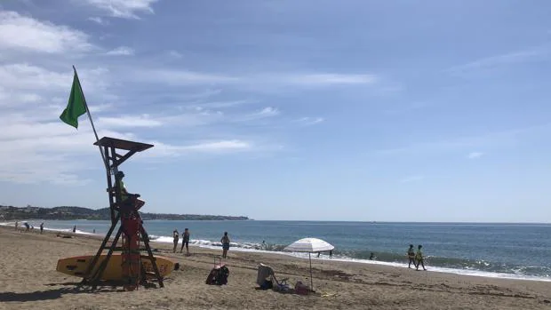 Apertura de playas en Málaga: «Si veo que llega gente y no se guarda la distancia, recojo y me voy»