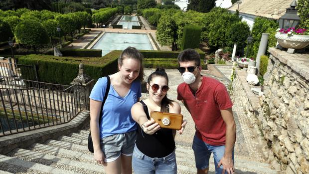 El Palacio de Viana y los jardines del Alcázar de Córdoba abren una primavera tardía a los visitantes