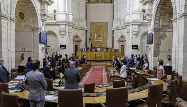 Unanimidad en la Cámara andaluza para aprobar la Ley de climatización de los colegios