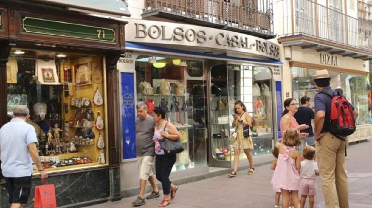 Tiendas abiertas en el centro de Sevilla