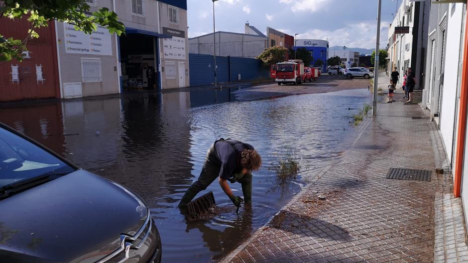 Las intensas lluvias en Córdoba provocan inundaciones en el polígono de Las Quemadas