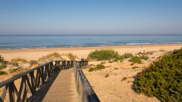 Escapadas a playas tranquilas para disfrutar del puente del Corpus en Andalucía