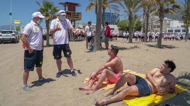 Más de 84.000 solicitudes en Andalucía para cubrir los 3.000 puestos de los vigilantes de la playa