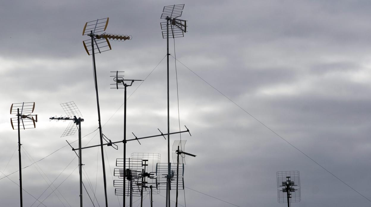 Un usuario realiza una instalación de su antena individual