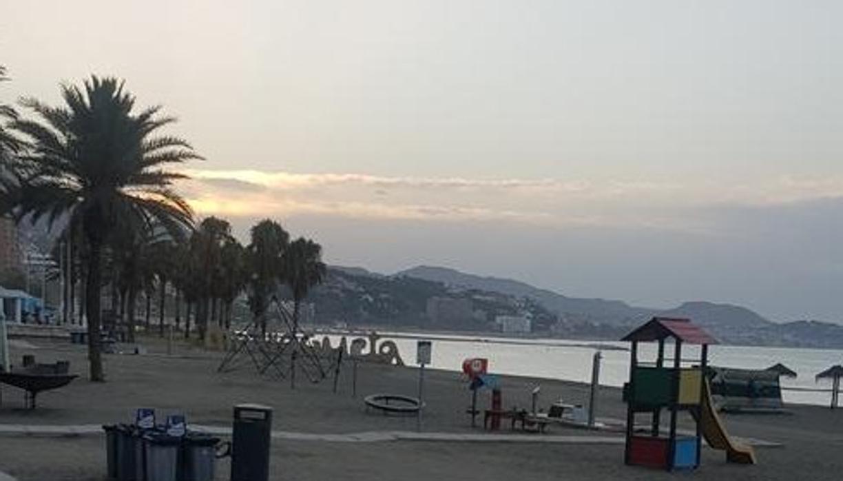 Playa de la Malagueta limpia en la imagen compartida por el alcalde de Málaga