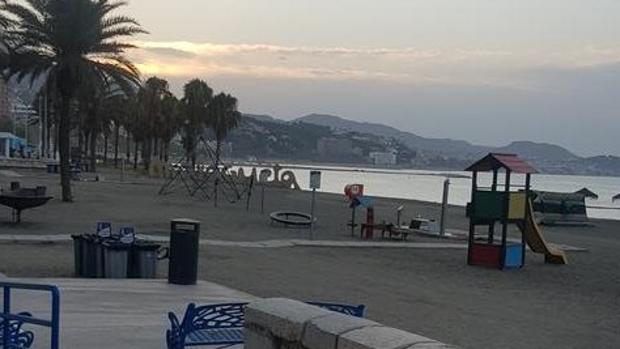 Sin basura en las playas de Málaga tras la noche de San Juan mas atípica por culpa del coronavirus