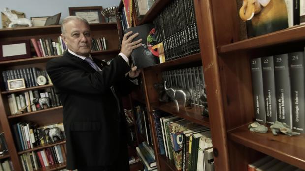 El exconsejero Ojeda, a un paso del banquillo por justificar 5 millones de euros públicos con aulas y empleados falsos