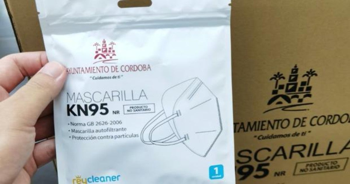 Una de las mascarillas adquirida por el Ayuntamiento de Córdoba