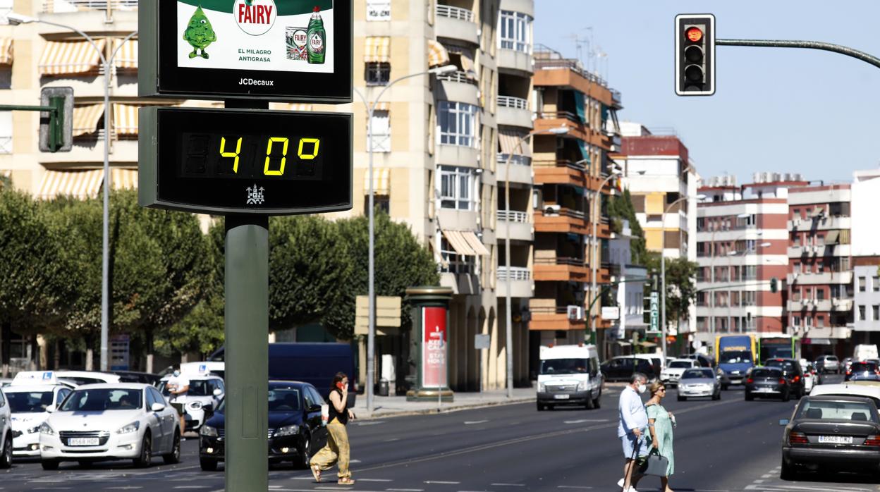 Termómetro que llega a los 40 grados en la avenida de Ollerías en Córdoba capital