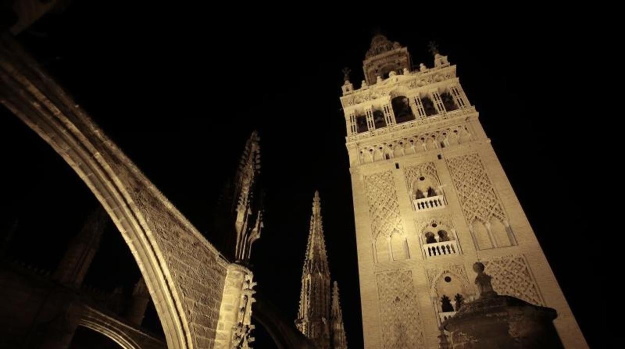 Imagen nocturna de la Giralda