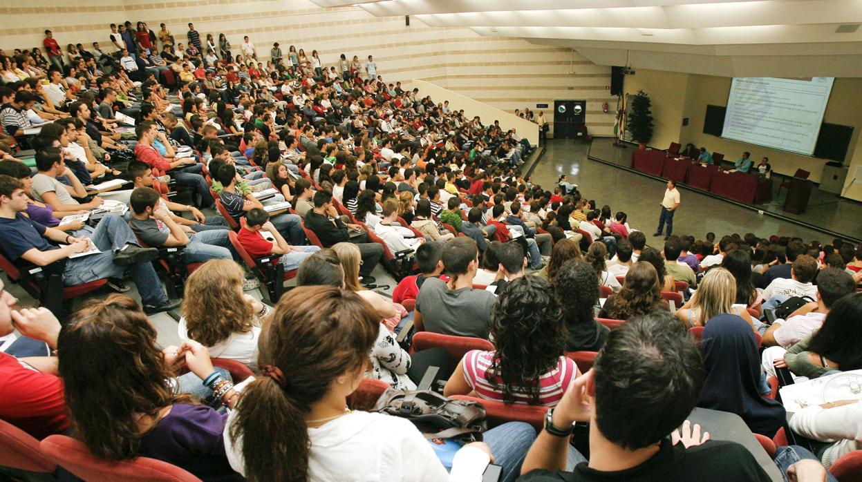 Clase en un aulario del Campus de Rabanales