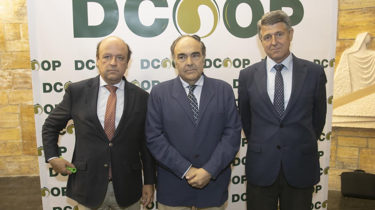 Directivos de Dcoop, durante una asamblea en Córdoba