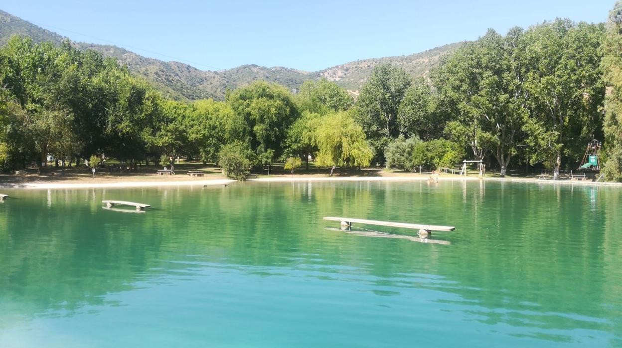 Panorámica del lago de la Playita de Zahara de la Sierra