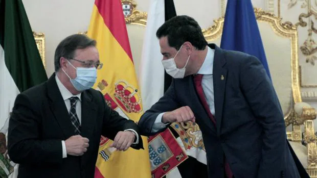 La mascarilla, obligatoria en Andalucía ante una escalada de contagios de Covid-19 inédita desde mayo