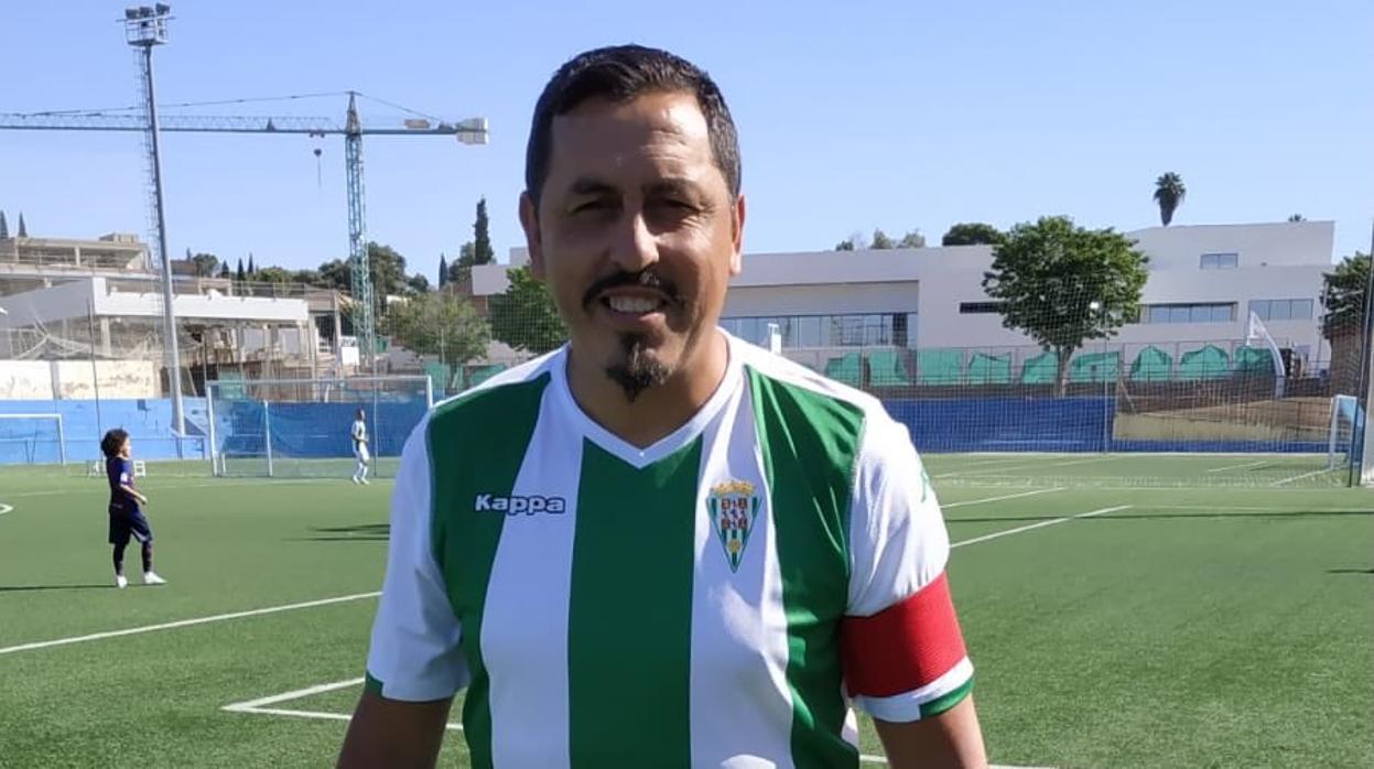 Ariel Montenegro con la indumentaria del Córdoba CF en un partido de los veteranos