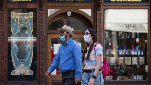 Mascarilla en la oficina mientras se trabaja: qué dice la normativa en Andalucía