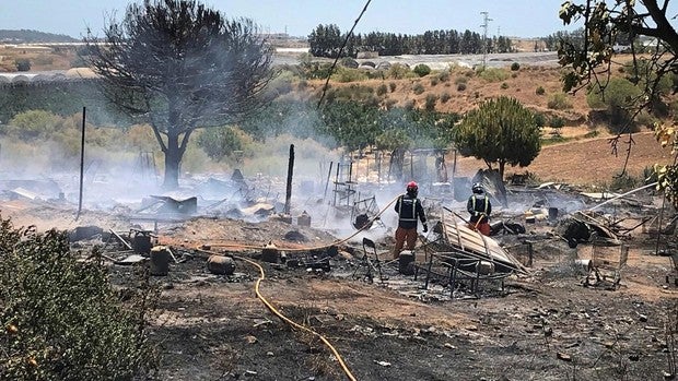 Arde por tercera vez en menos de una semana un asentamiento chabolista en Huelva