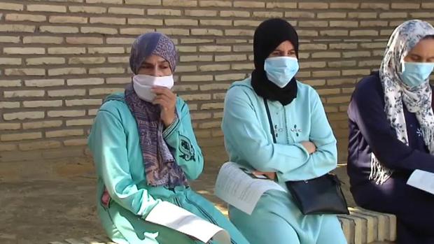 Vuelven a Marruecos las primeras 1.200 temporeras marroquíes atrapadas en Huelva por el coronavirus