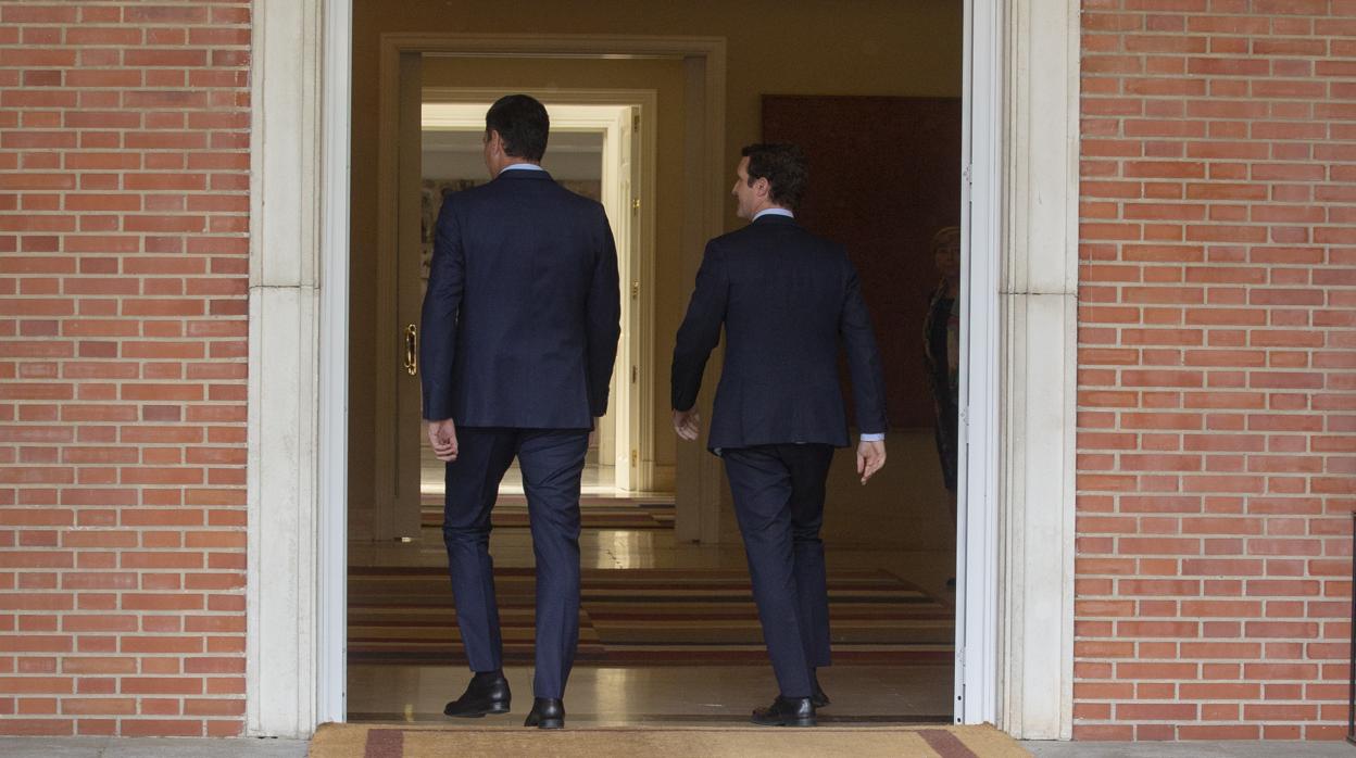 Sánchez y Casado, en la Moncloa