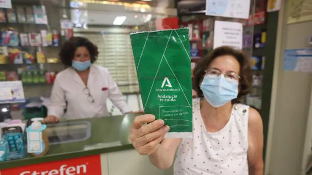 La mayoría de farmacias de Córdoba, sin mascarillas gratis para mayores tras agotarse el primer lote