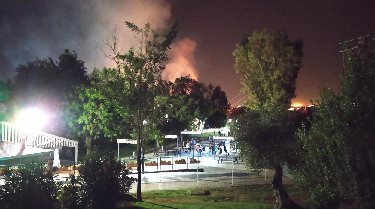 Fuego visto desde las instalaciones del club Mirabueno