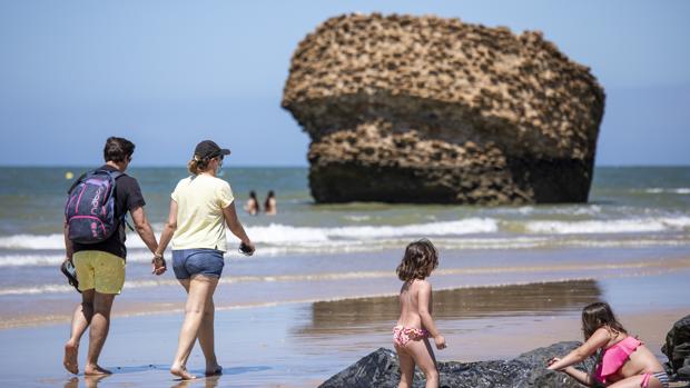 Dispositivo especial de seguridad en Matalascañas y El Rocío para evitar los botellones