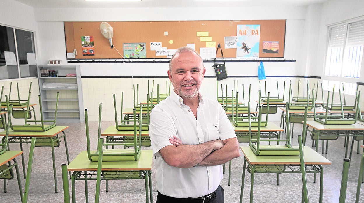 Francisco Javier Perea, en una clase del colegio Cervantes