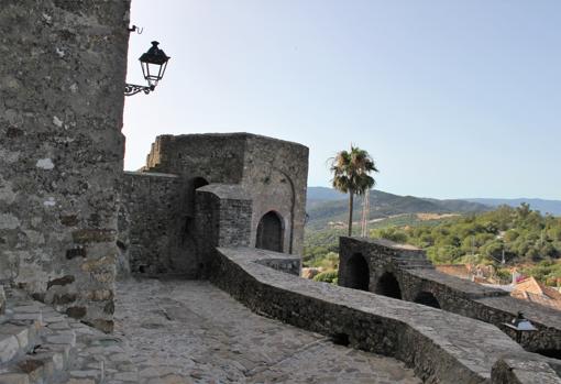 Torres barbacanas de la fortaleza árabe