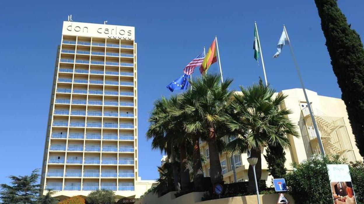 La característica torre del hotel Don Carlos de Marbella