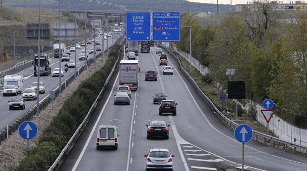 Tráfico de vehículos en la A-4 a su paso por Córdoba