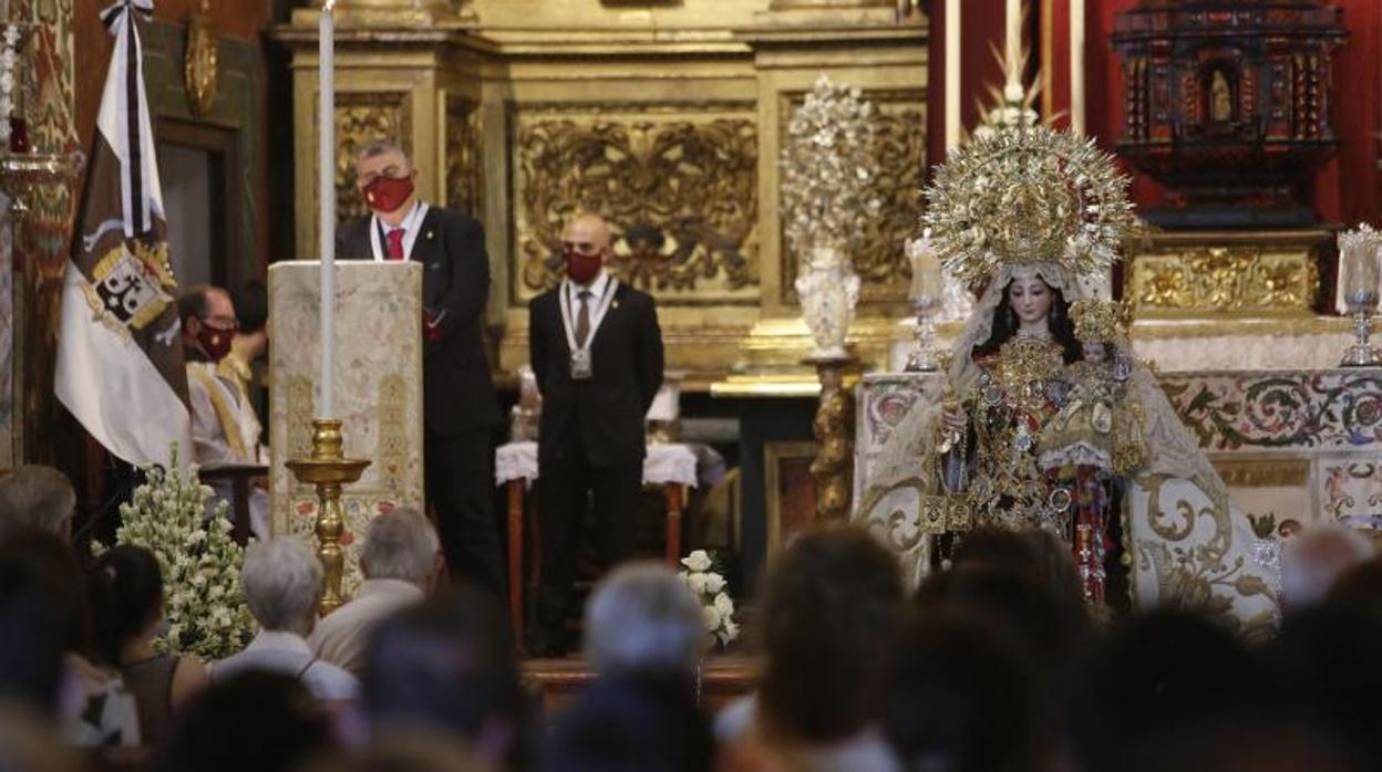 La Virgen del Carmen de San Cayetano durante los cultos