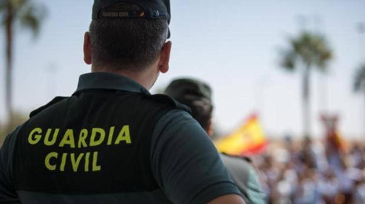 Un agente de la Guardia Civil