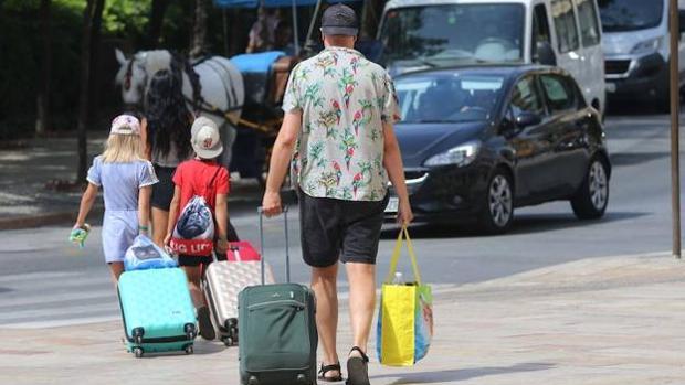 La llegada de turistas extranjeros a Andalucía cae un 98,9% en junio por el cierre de fronteras