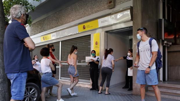 Todos los sectores, salvo la agricultura, contribuyen a que haya 1.346 parados menos en julio en Córdoba