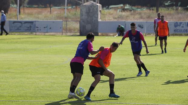 El Córdoba CF aísla a dos miembros de la plantilla por posibles casos de Covid-19