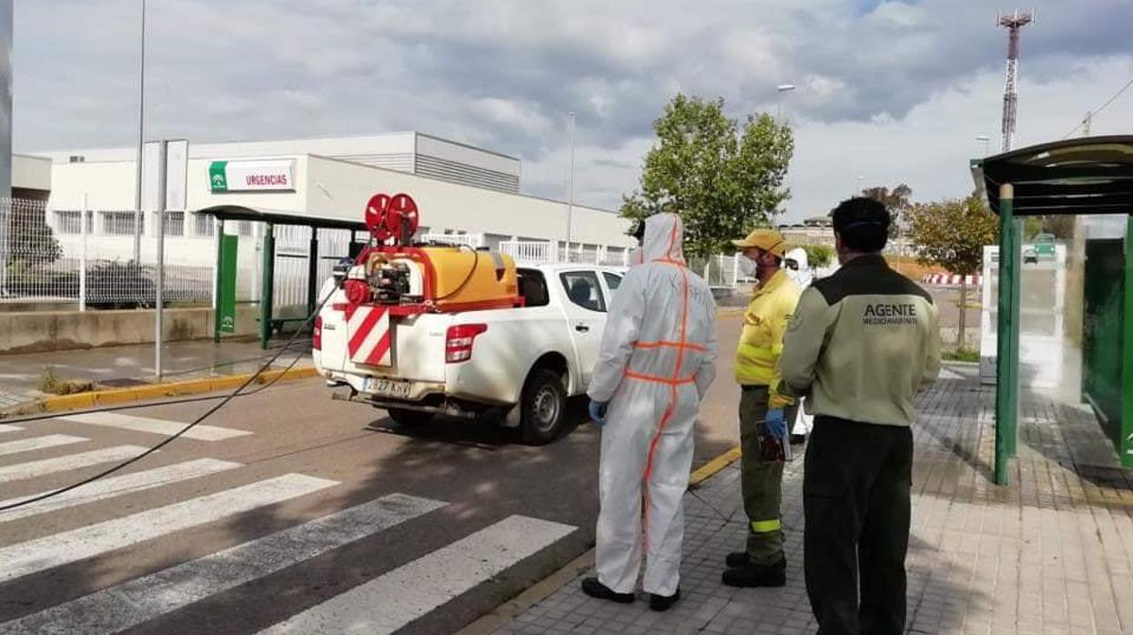 Iamgen de archivo de tareas de desinfección en abril en el municipio de Peñarroya