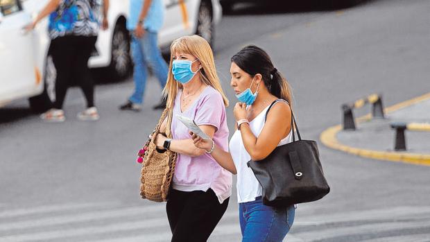 Aunque suma cien brotes de coronavirus, Andalucía mantiene sus hospitales sin presión