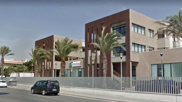 La Junta de Andalucía medicaliza una residencia de ancianos en Almería por un brote con más de 10 contagios