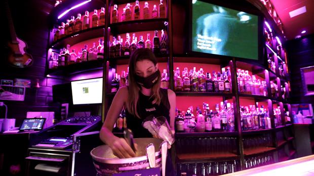 Denunciados tres locales nocturnos de Granada por permanecer abiertos de madrugada