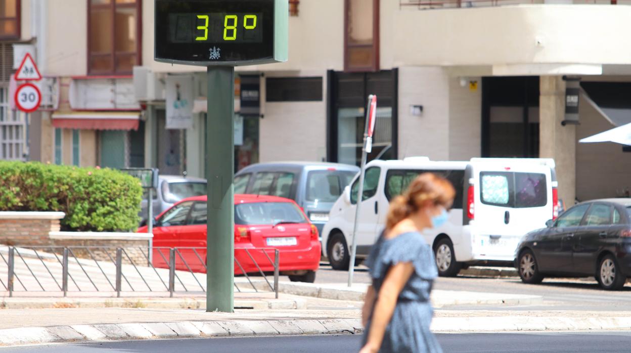 Un termómetro en Córdoba marca 38 grados