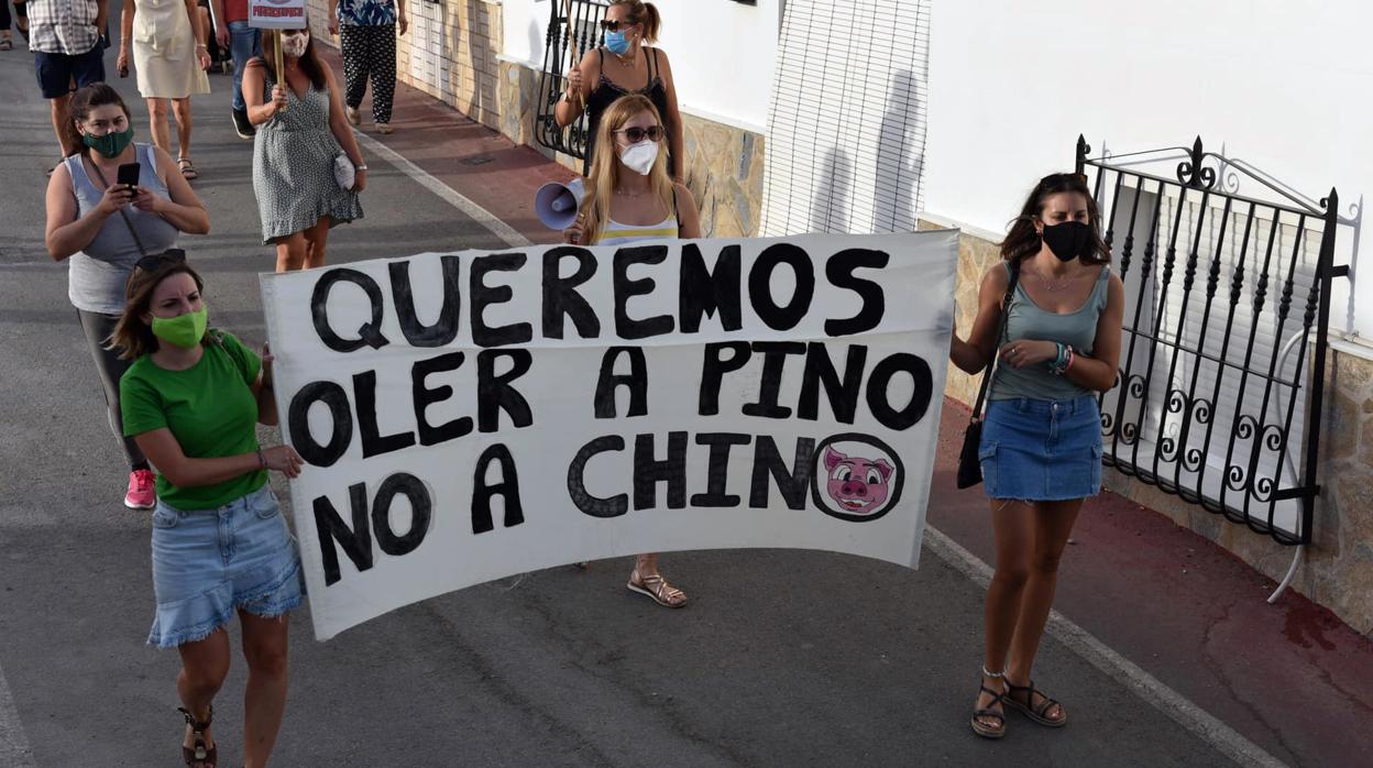 Los vecinos se manifestaron la pasada semana en contra de la macrogranja de cerdos.