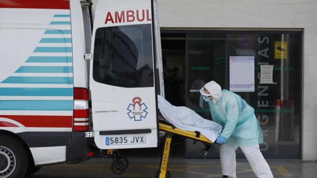 Un miembro de los Esclavos de la Eucaristía, entre los últimos pacientes en abandonar la UCI en Córdoba