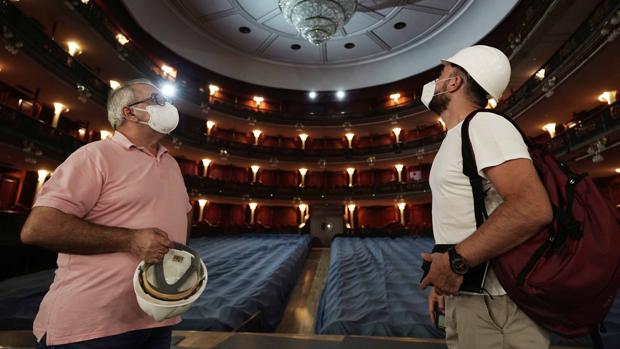 Comienzan las obras de instalación de la nueva cortina automática antifuegos en el Gran Teatro de Córdoba