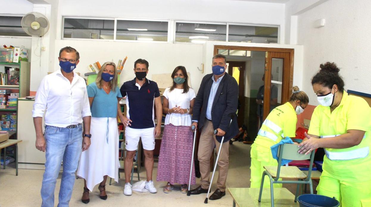 Los concejales de Ciudadanos en la visita a un colegio de Córdoba esta mañana