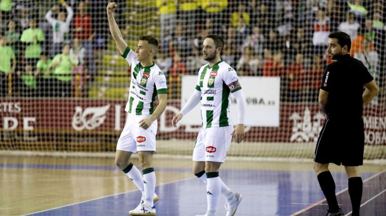 Koseky y Manu Leal celebran un gol en Vista Alegre